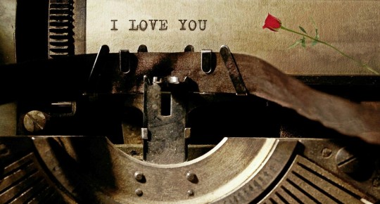 typewriter-1062697_1280