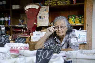 elderly-woman-412043_1280